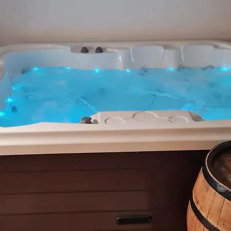 Soba Tete Tile - Hisa Ob Gozdu Smještaj na farmi Ptuj